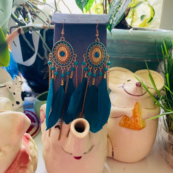 💙 Boho Blue Feather & Gold Tone Chain Long 4" Dangle Earrings - Feather ER - Picture 3 of 8